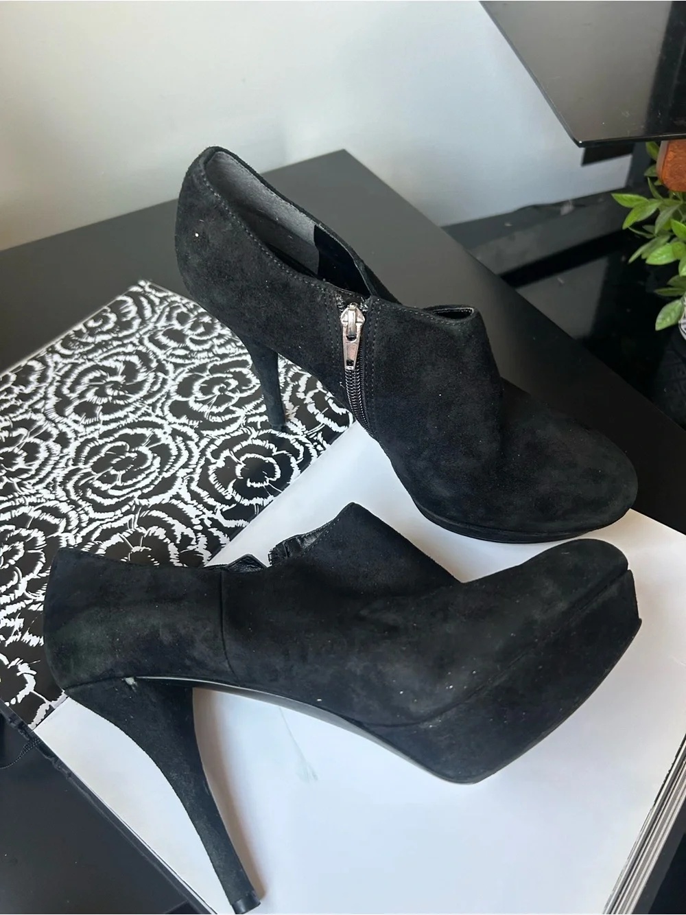 women marc fisher 9M Black Suede High Heel Ankle Boots